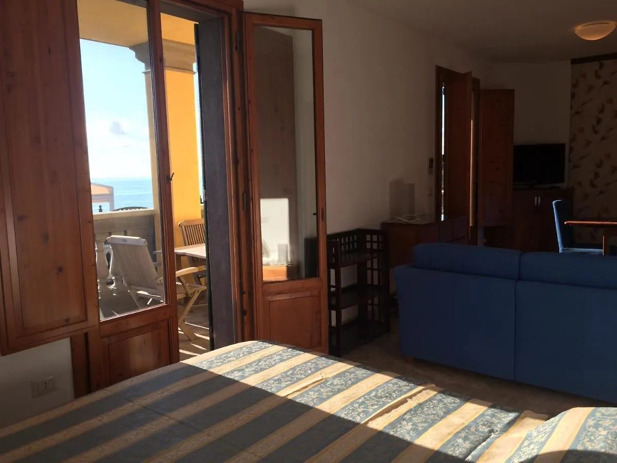 Appartamenti fronte mare Castiglioncello 0*,