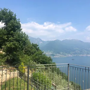 https://la-villetta-in-residence-con-piscina-e-vista-lago.it-lombardy.com