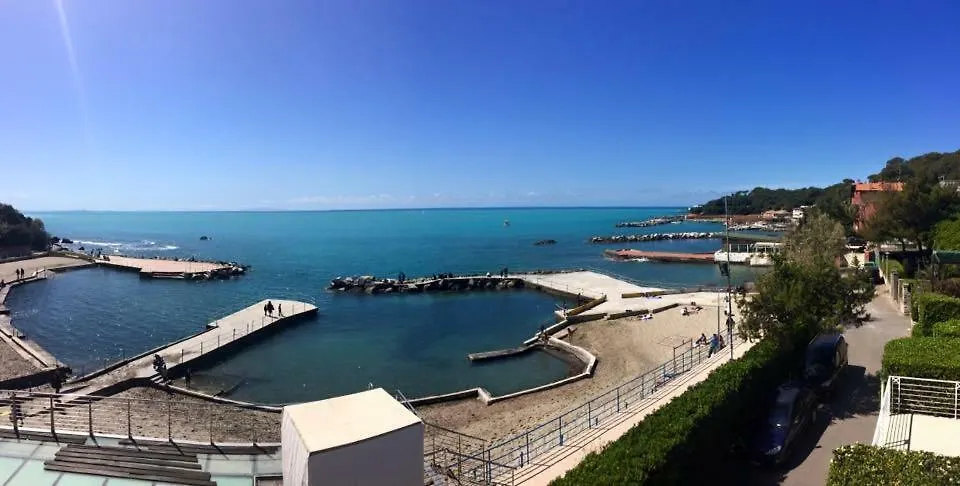 Appartamenti Fronte Mare Castiglioncello Apartment