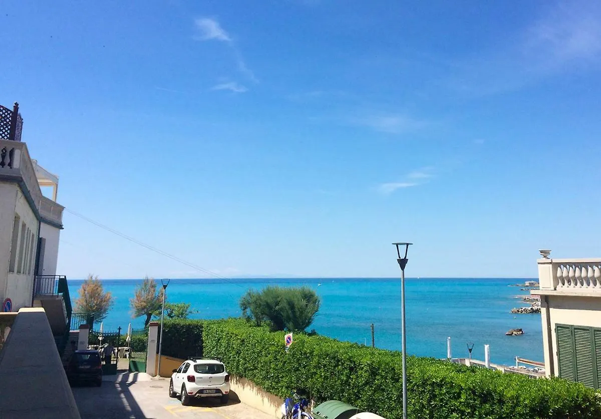 Apartment Appartamenti Fronte Mare Castiglioncello